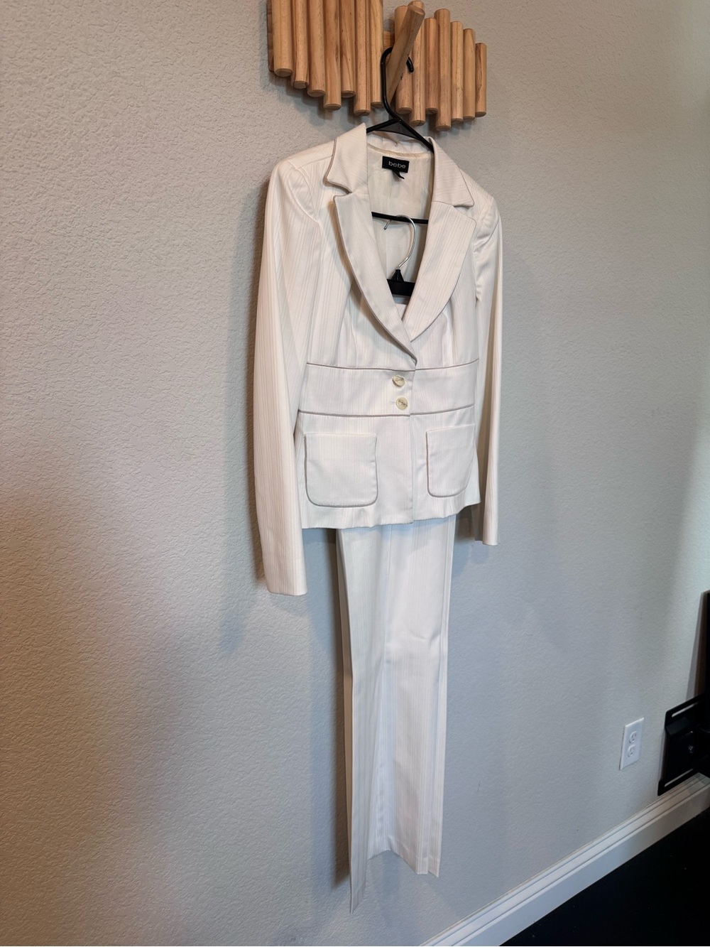 Bebe White Pinstripe Pant Suit Set NWOT Blazer Size 6 Pants Size 2 Career Chic - Picture 7 of 11